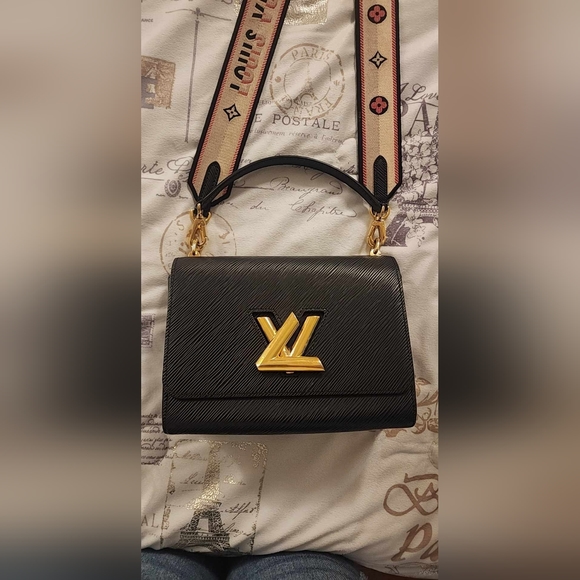 Louis Vuitton Twist MM purse - Picture 9 of 9